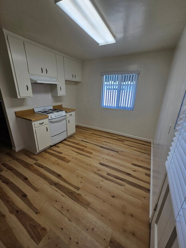 Foto del edificio - 13852 Milton Ave