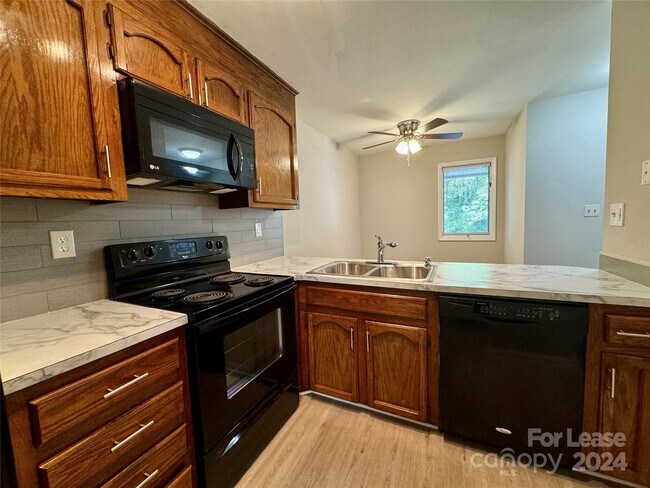 Building Photo - 100 Willow Run Dr