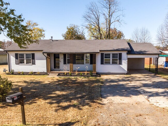 Building Photo - JANUARY MOVE IN SPECIAL: HALF DEPOSIT/FREE...