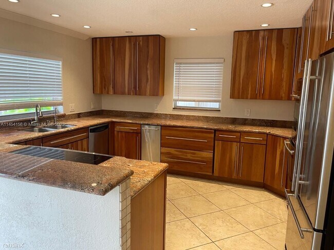 Foto del edificio - 3 br, 2 bath House - 405 SE 4th Ter