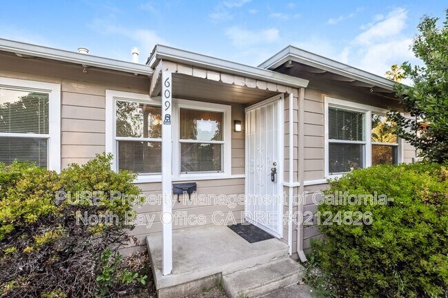 Building Photo - 609 Bishop Dr