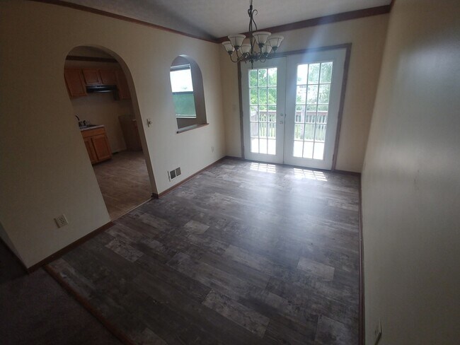 Building Photo - Southwest Schools 3BR, 2 car gar $1350/mo