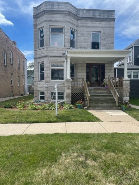 Building Photo - 5949 W Erie St