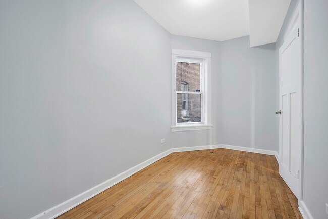 Foto del edificio - 702 N Homan Ave