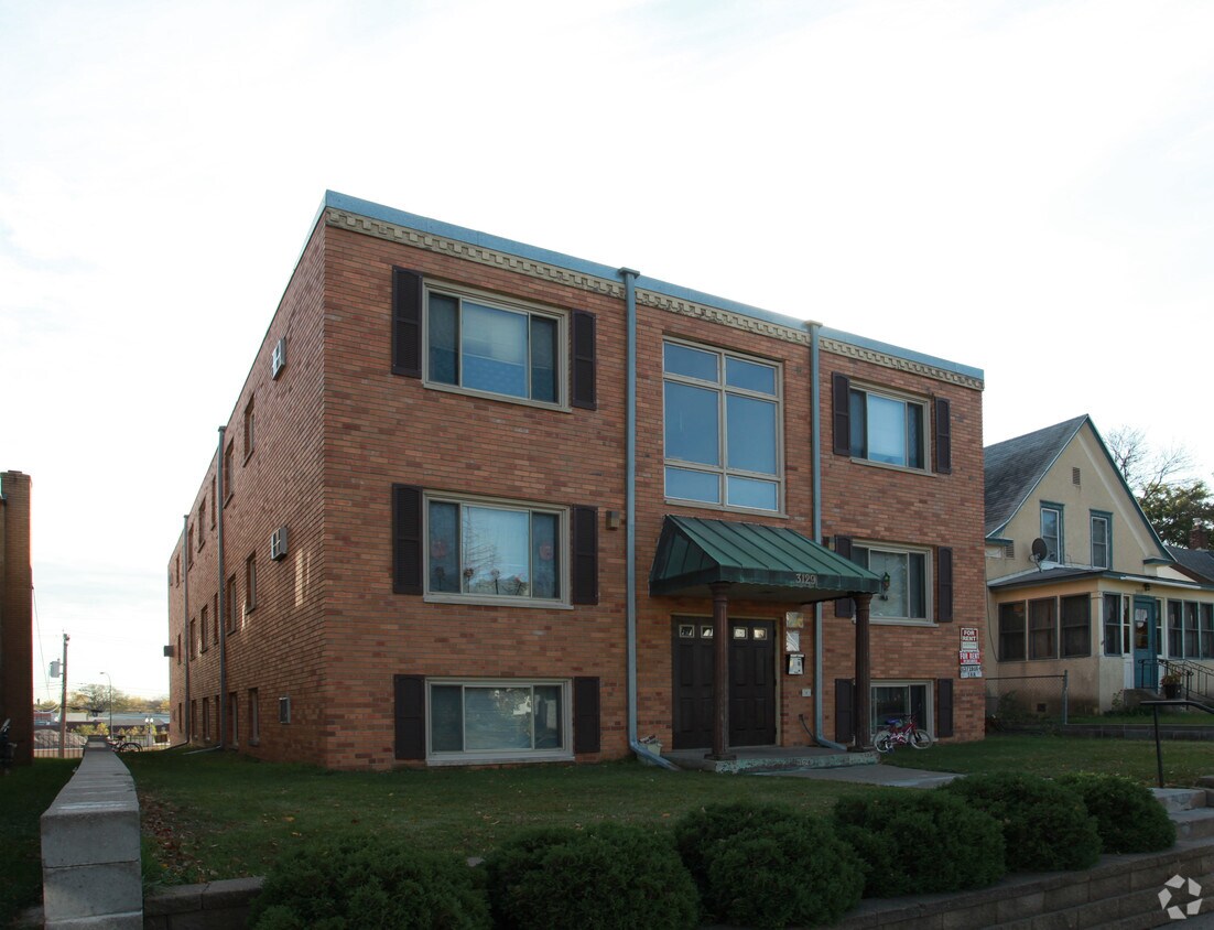 Building Photo - 3129 23rd Ave S