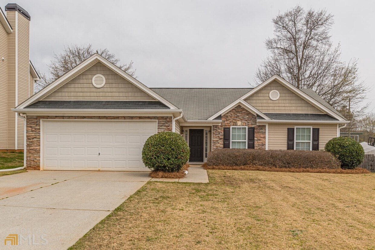 Primary Photo - 648 Nine Oaks Cir