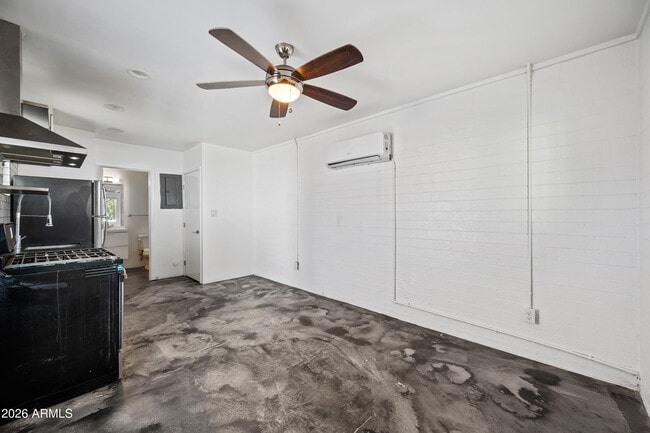 Building Photo - 3615 N 15th Ave