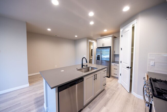 Foto del edificio - Brand New! - 3 Bedroom Townhome in Vancouv...
