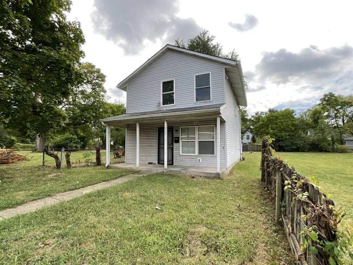 Primary Photo - Charming 3-Bedroom Home