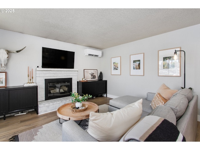 Building Photo - 718 SE 143rd Ave