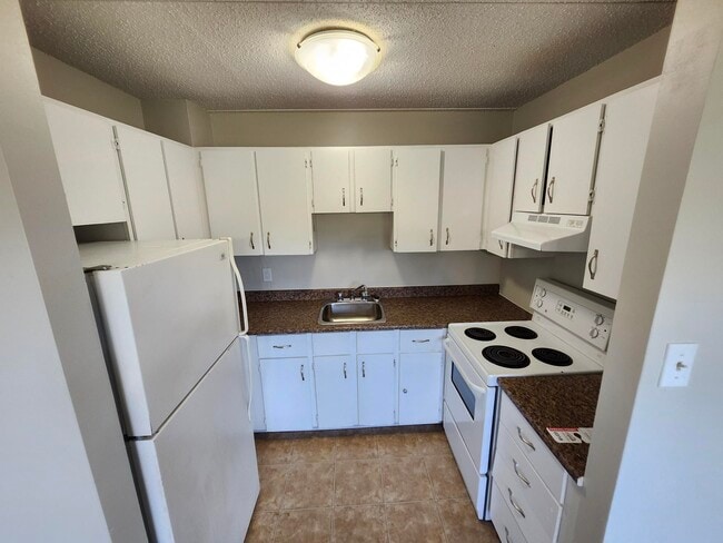 Building Photo - 411 Ellerdale St