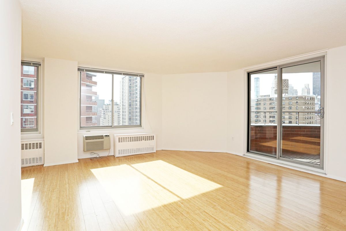 Primary Photo - 420 2nd Ave