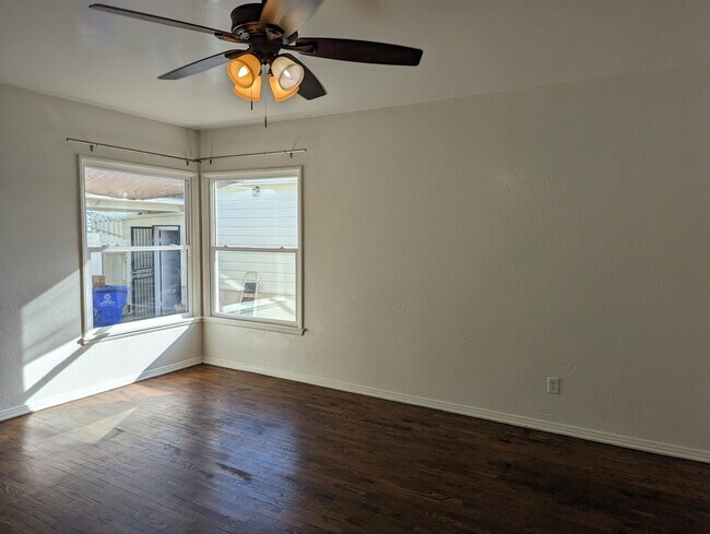 Building Photo - 3297 Buena Vista Ave