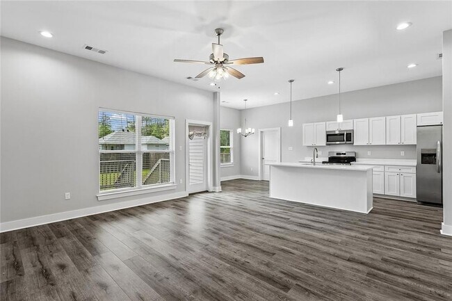 Building Photo - 60407 Vermillion Dr