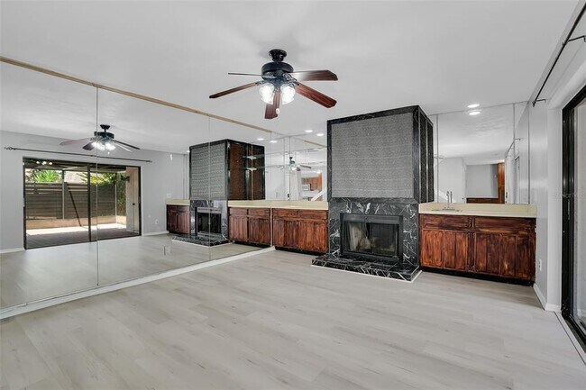 Foto del edificio - 15217 W Pond Woods Dr