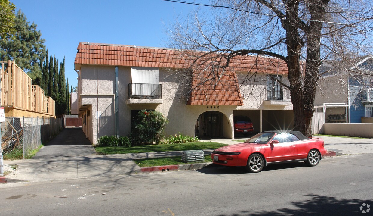 Primary Photo - 6640 Sylmar Ave