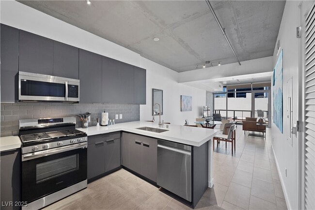 Building Photo - 353 E Bonneville Ave