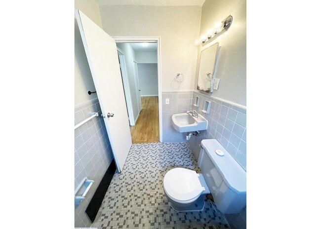 Building Photo - 562 Lowell Ave