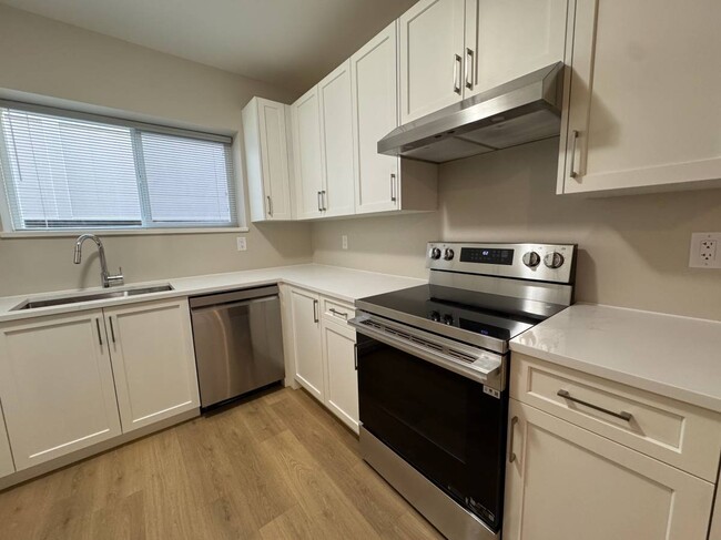 Building Photo - 21292 123 Av