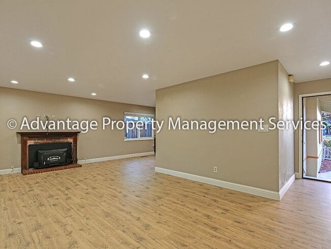 Building Photo - 1370 Santa Rita Rd