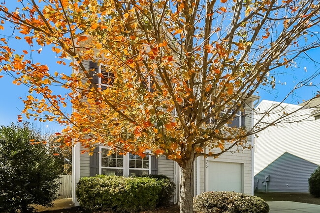 Building Photo - 252 Ranlo Ave