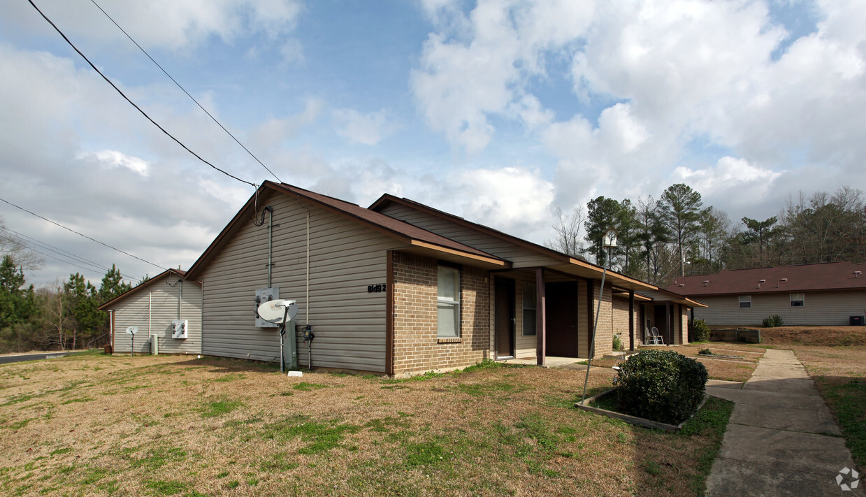 Primary Photo - Pearlwood Apartments