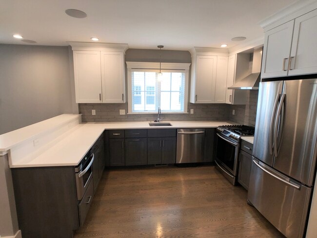 Building Photo - 88 Rossmore Rd