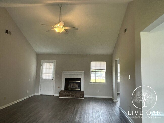 Foto del edificio - MOVE IN SPECIAL: $500 OFF 1ST FULL MONTH'S RENT!**