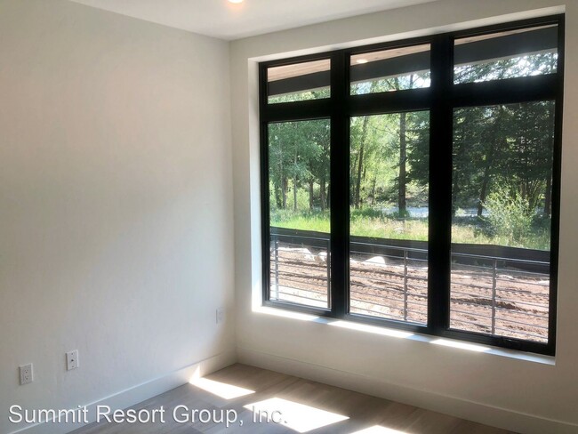 Building Photo - 931 Blue River Pkwy