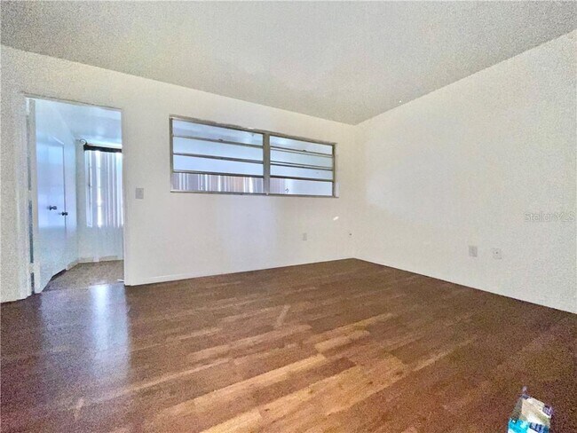 Foto del edificio - 5920 18th St N