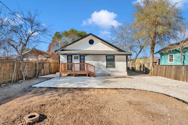 Building Photo - Updated Urban Retreat in the Heart of San Antonio