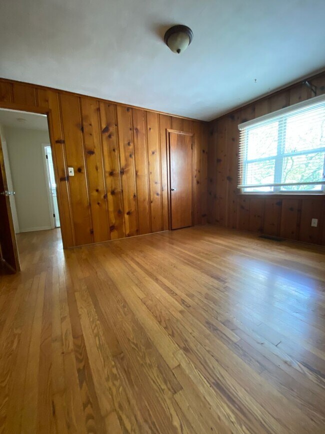 Building Photo - 3 Bed 2 Bath in Phelps Grove