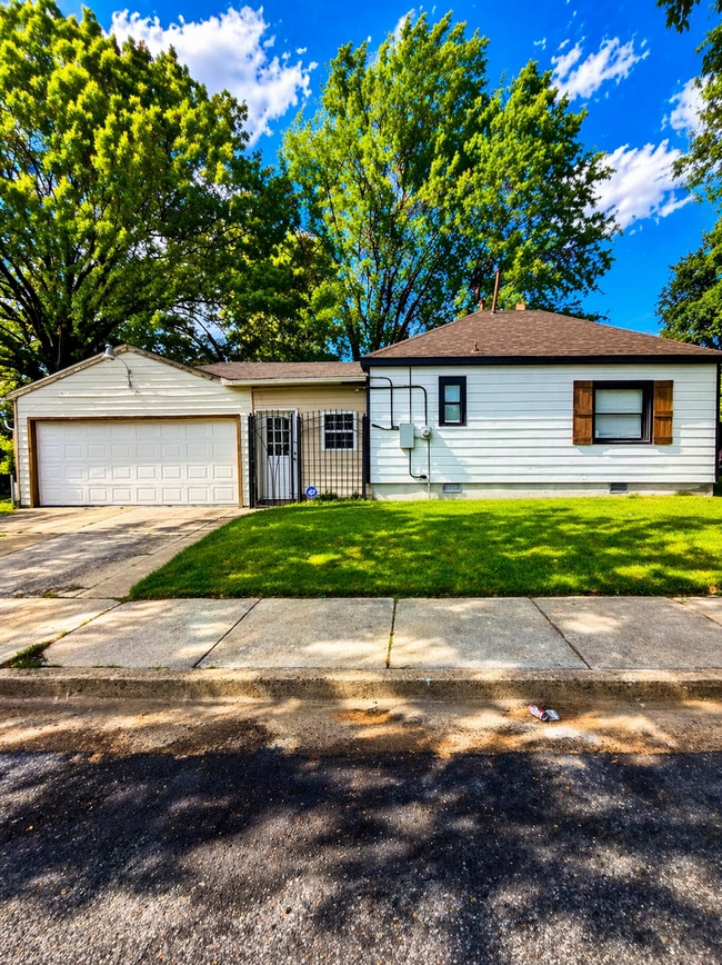 Photo - 2445 Lowell Ave House