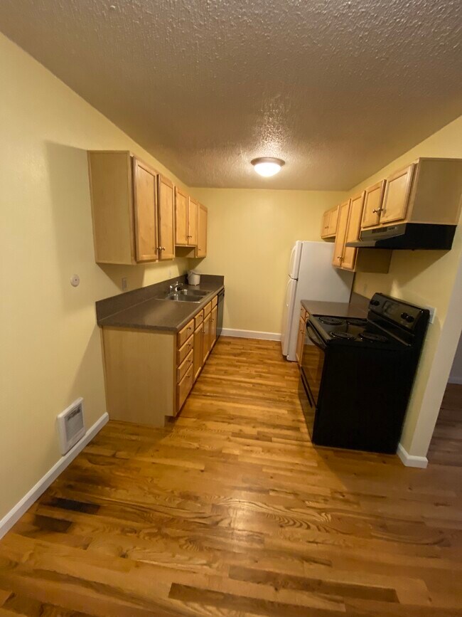 Kitchen - 3111 Southeast Belmont Street