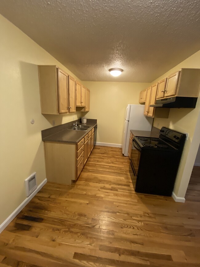 Kitchen - 3111 Southeast Belmont Street
