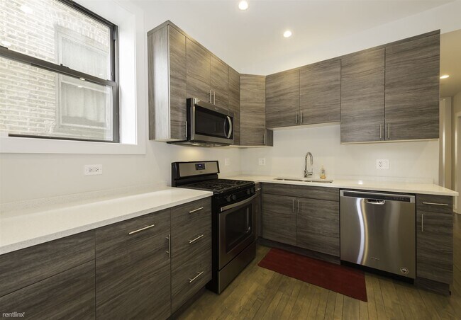 Foto del edificio - 3223 N Hamlin Ave