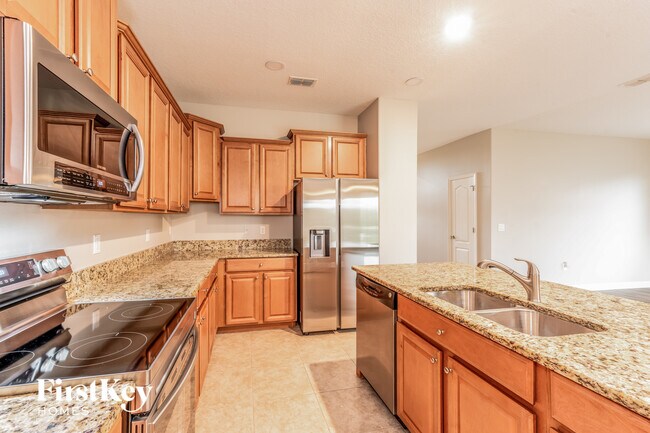 Foto del edificio - 20241 Merry Oak Ave