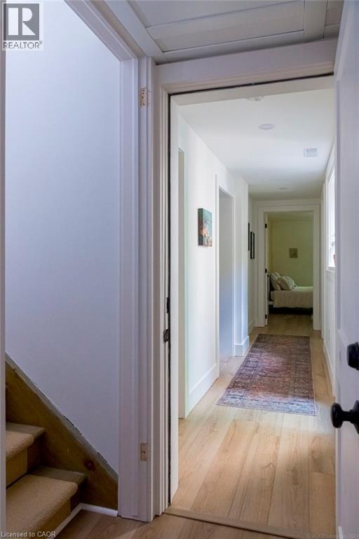 Photo du bâtiment - 64 Undermount Ave