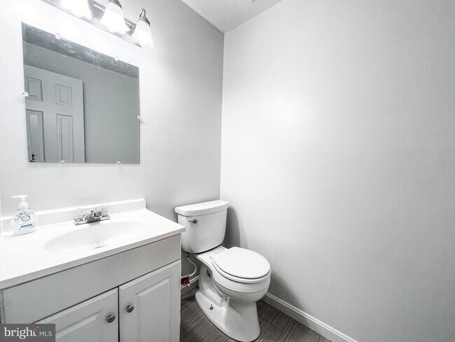 Foto del edificio - 811 Calvert Towne Dr