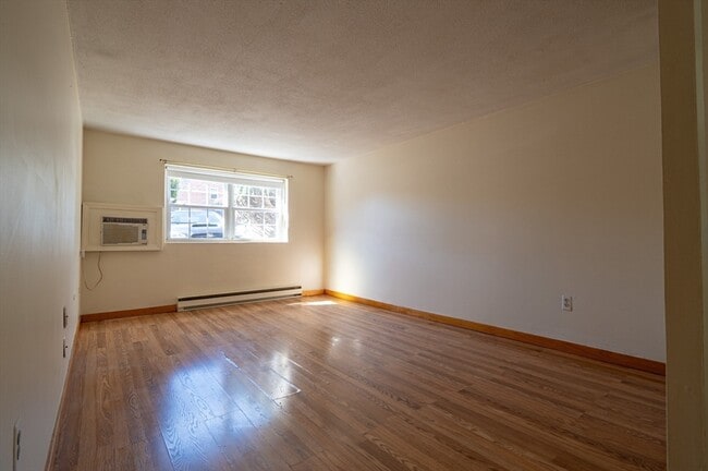 Building Photo - 234 Low St