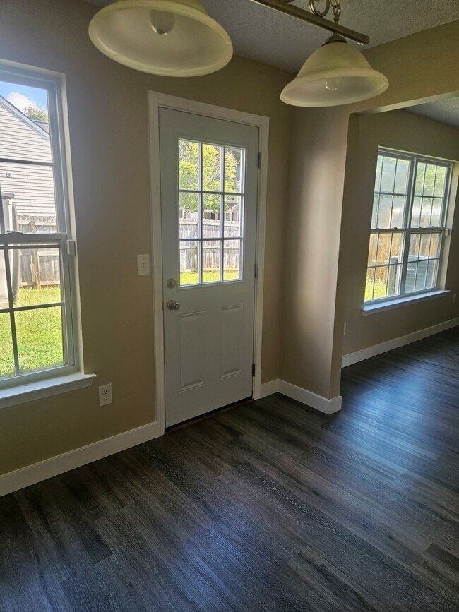 Foto del edificio - 500 Jaclyn Cir