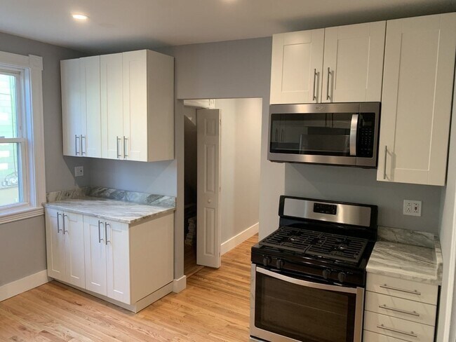 Foto del edificio - 323 Lowell St