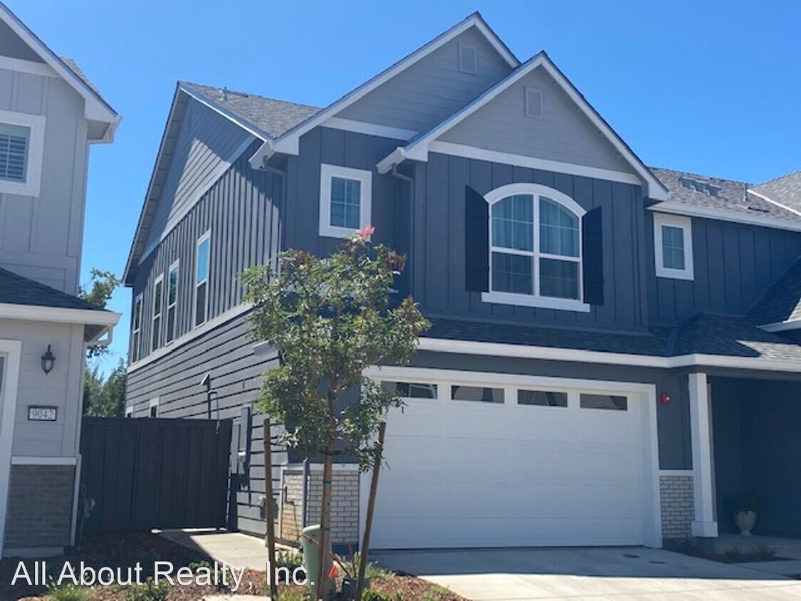Foto principal - 4 br, 3.5 bath House - 9036 SUMMIT LANE