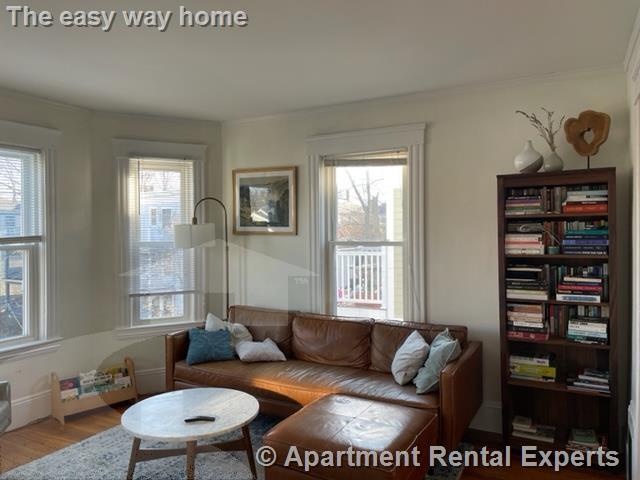 Foto del edificio - Huron Village/ Porter Sq * Eat-in Kitchen ...