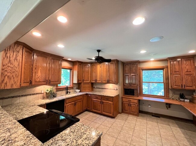 Foto del edificio - Great Home in Tatarrax Hills Neighborhood located on West Side of MHK!