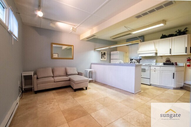 Foto del edificio - 200 Warren Rd