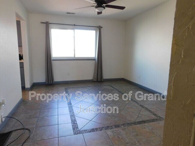 Foto del edificio - 2338 1/2 Rattlesnake Court