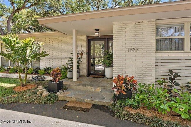 Foto del edificio - 1565 Park Terrace E