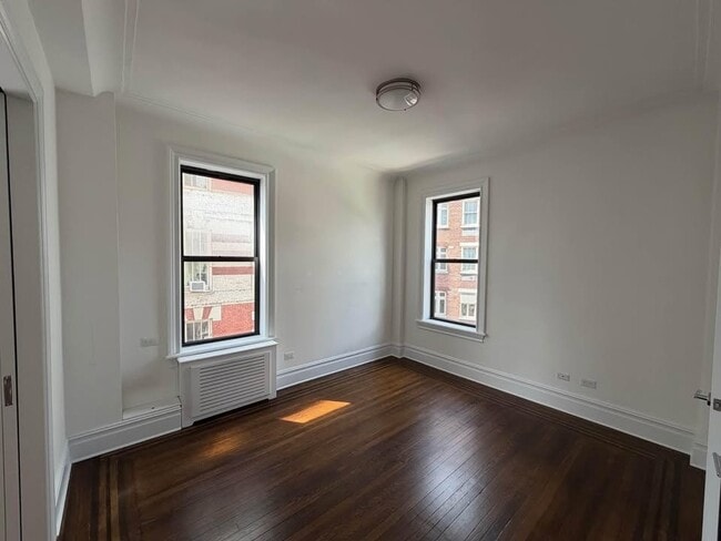 Building Photo - 166 W 72nd St