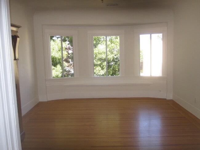 Living room - 5826 Occidental St